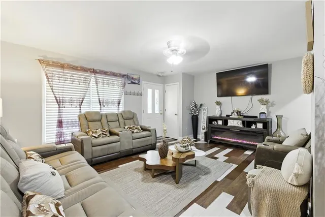 $339,900 | 915 Northwest 63rd Street, Kansas City, MO 64118