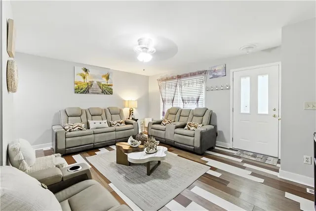 $339,900 | 915 Northwest 63rd Street, Kansas City, MO 64118