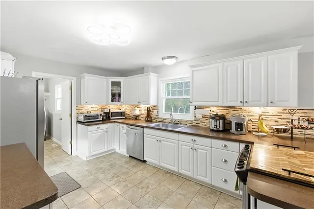 $339,900 | 915 Northwest 63rd Street, Kansas City, MO 64118