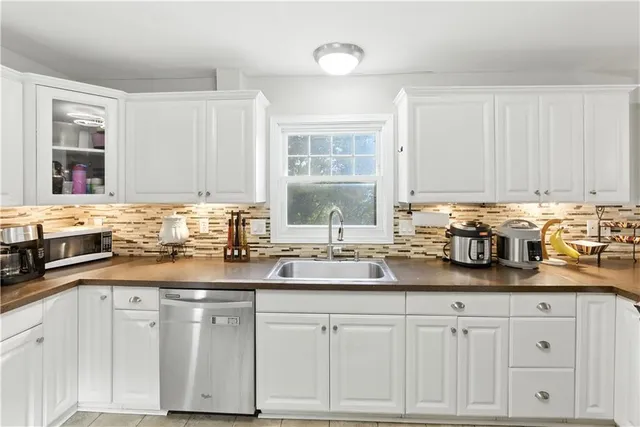 $339,900 | 915 Northwest 63rd Street, Kansas City, MO 64118