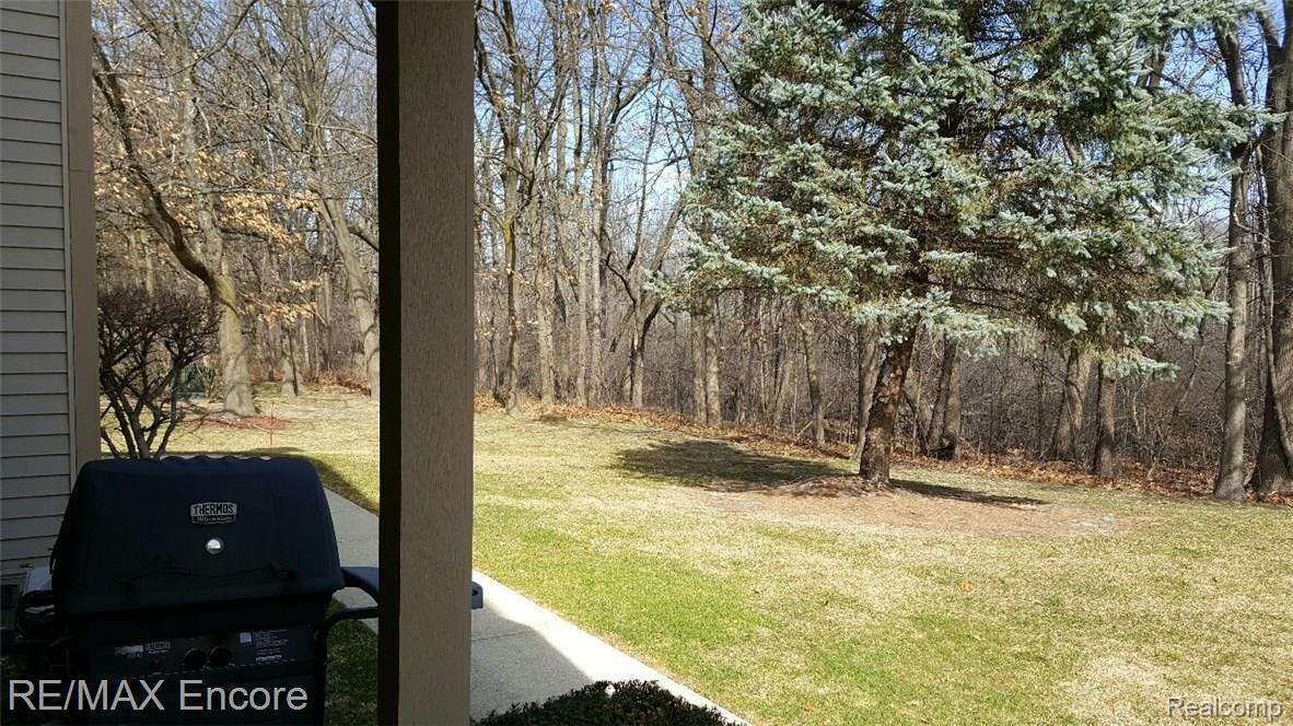 210 Pine Tree Ridge, Unit 84 Waterford, MI 48327 - Photo 2 of 26 20170312_143304_resized_1.jpg