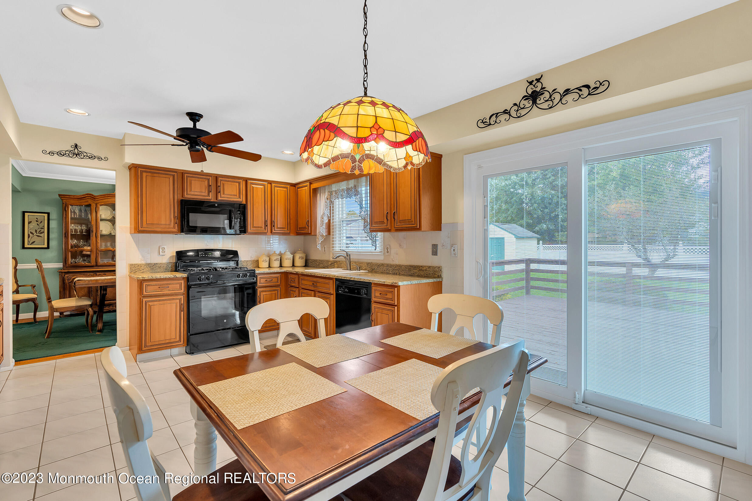 7 Regal Road Manalapan, NJ 07726 - Photo 18 of 36 Kitchen /Slider