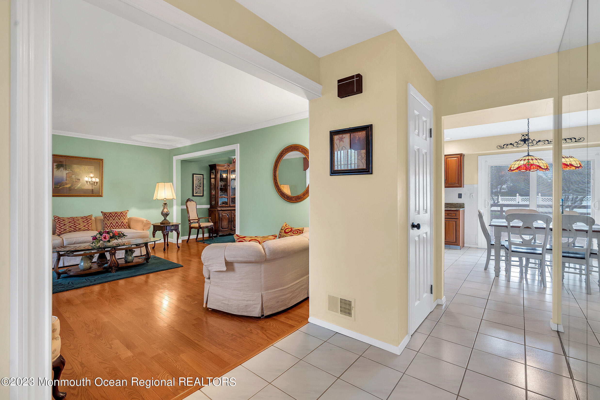 7 Regal Road Manalapan, NJ 07726 - Photo 8 of 36 LR/Foyer/Kitchen