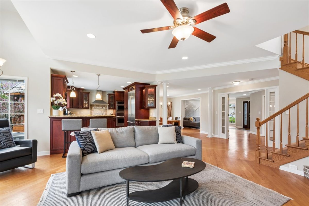 291 Lionel Road Riverside, IL 60546 - Photo 6 of 31