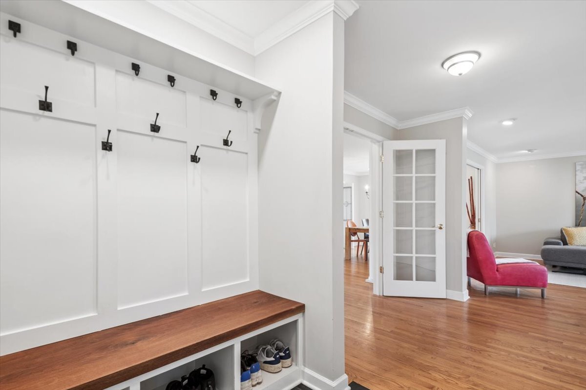 291 Lionel Road Riverside, IL 60546 - Photo 9 of 31