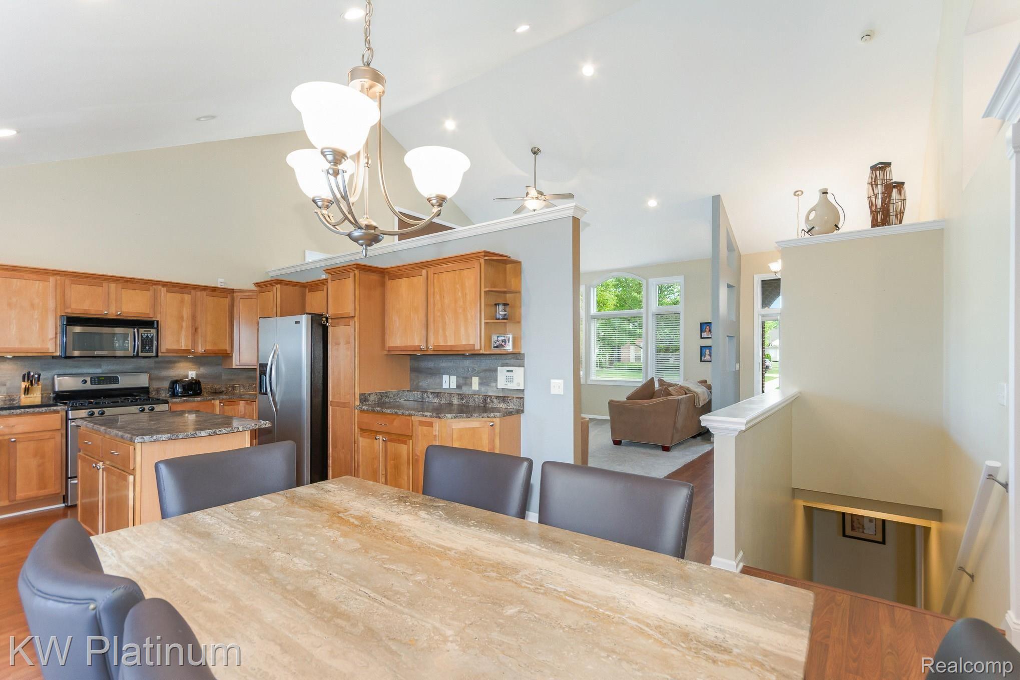 22501 Brantingham Road Macomb, MI 48044 - Photo 8 of 30 22501 Brantingham Rd_46.jpg