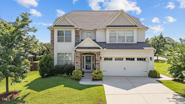 a view of a yard in front of house