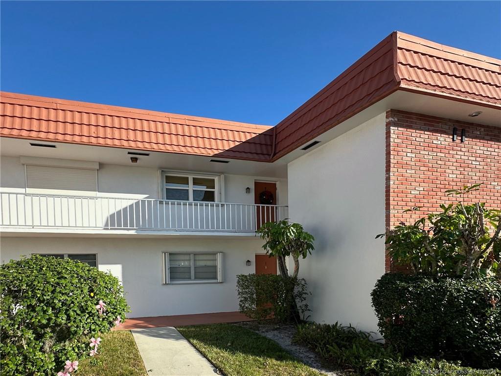 2600 Southeast Ocean Boulevard, Unit II1 Stuart, FL 34996 - Photo 4 of 38 a front view of a house with plants