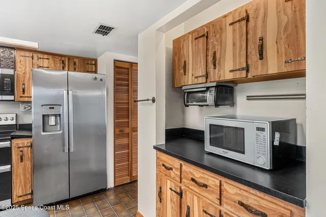 a view of a back yard