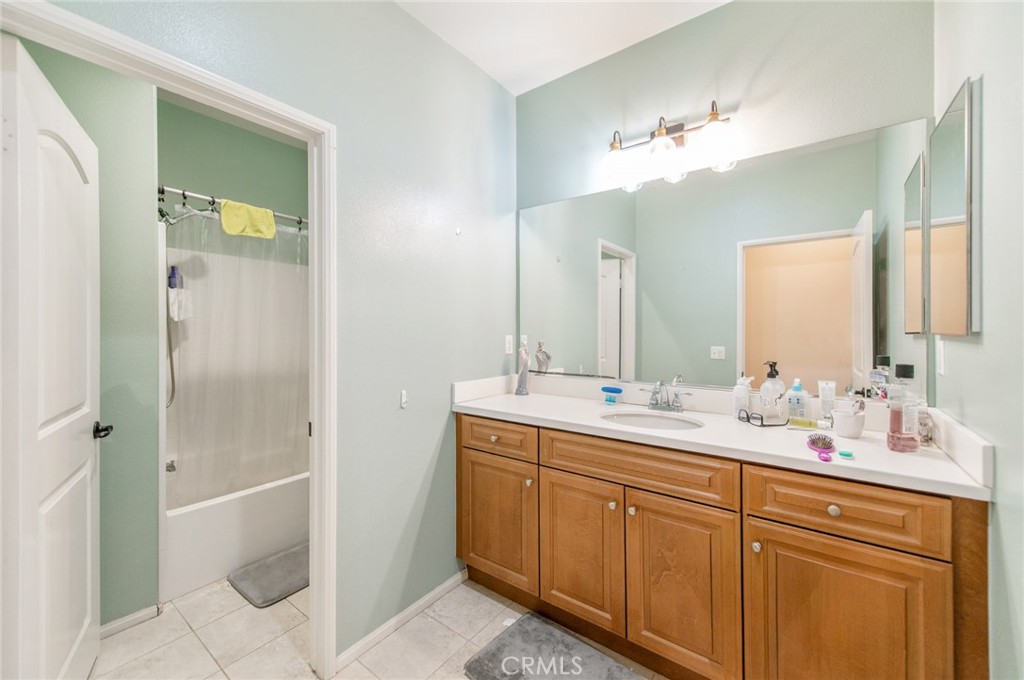 579 Boxwood Lane Azusa, CA 91702 - Photo 25 of 27 a bathroom with a double vanity sink mirror and bathtub