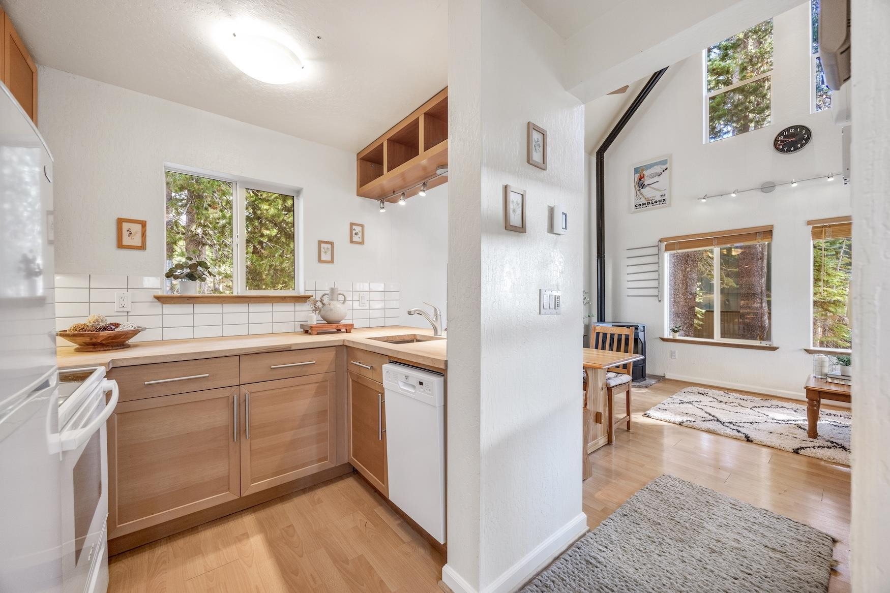 8272 Palisade Road Soda Springs, CA 95728 - Photo 8 of 23 Gallery Image 8