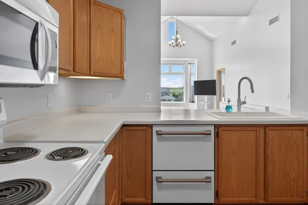 $1,700 | 301 Harbour Town Drive, Unit 406, Madison, WI 53717