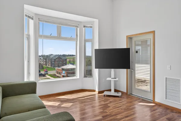 $1,700 | 301 Harbour Town Drive, Unit 406, Madison, WI 53717