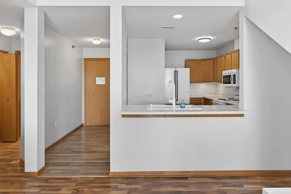 $1,700 | 301 Harbour Town Drive, Unit 406, Madison, WI 53717