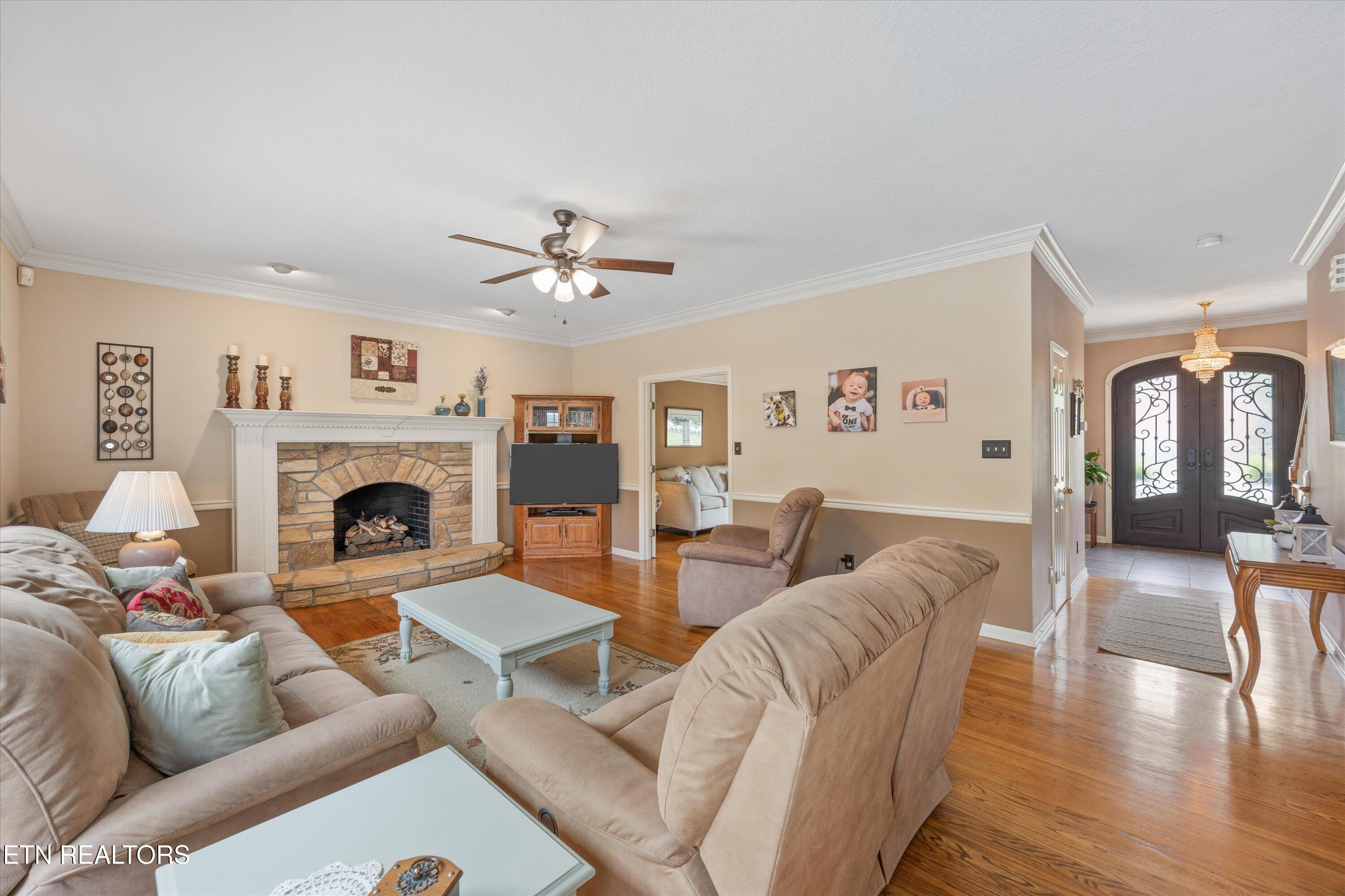 12971 Buckley Road Knoxville, TN 37934 - Photo 5 of 54 Living Room