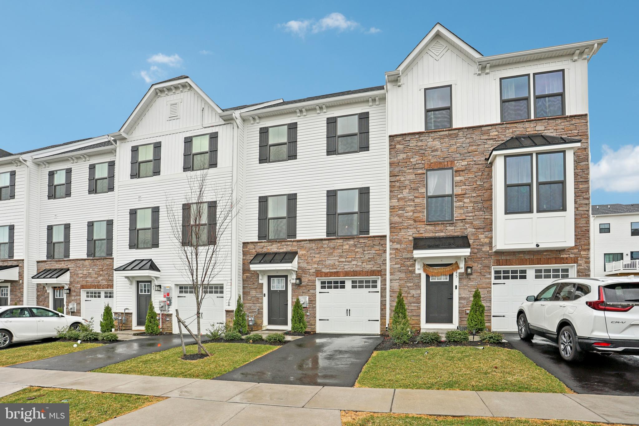 47 Rosemary Way Mount Laurel, NJ 08054 - Photo 3 of 47 a front view of a residential apartment building with a yard