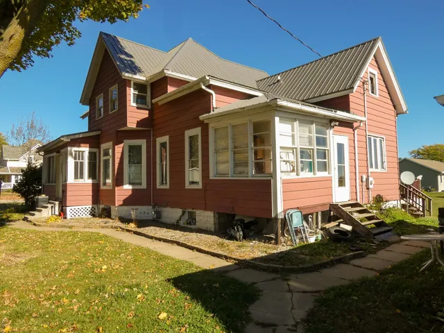 $235,000 | 332 Coe Street, Cashton, WI 54619