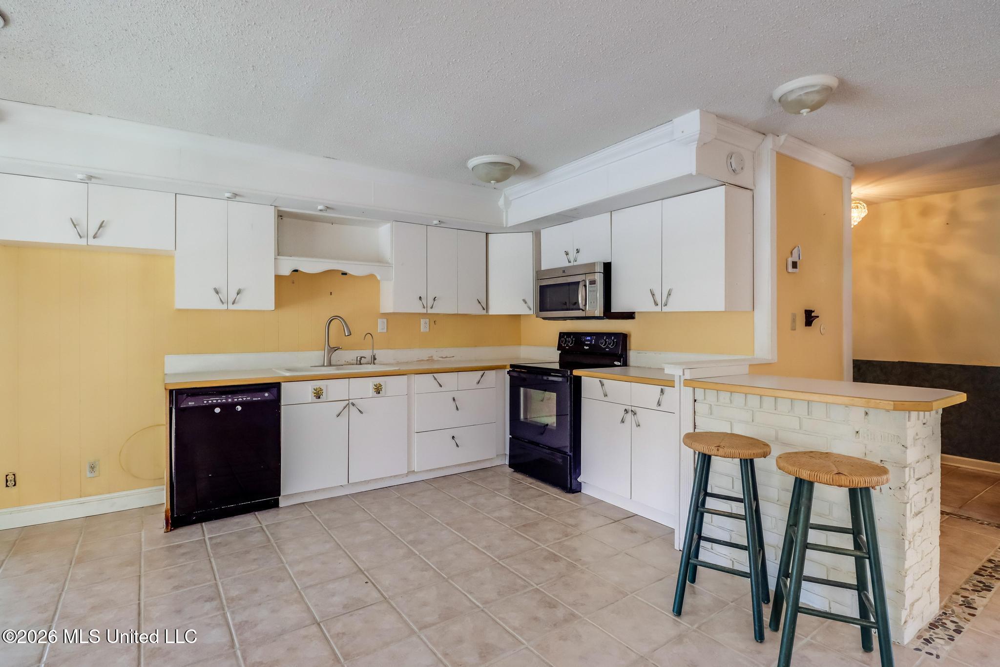 416 Howard Street Wiggins, MS 39577 - Photo 11 of 31 Kitchen