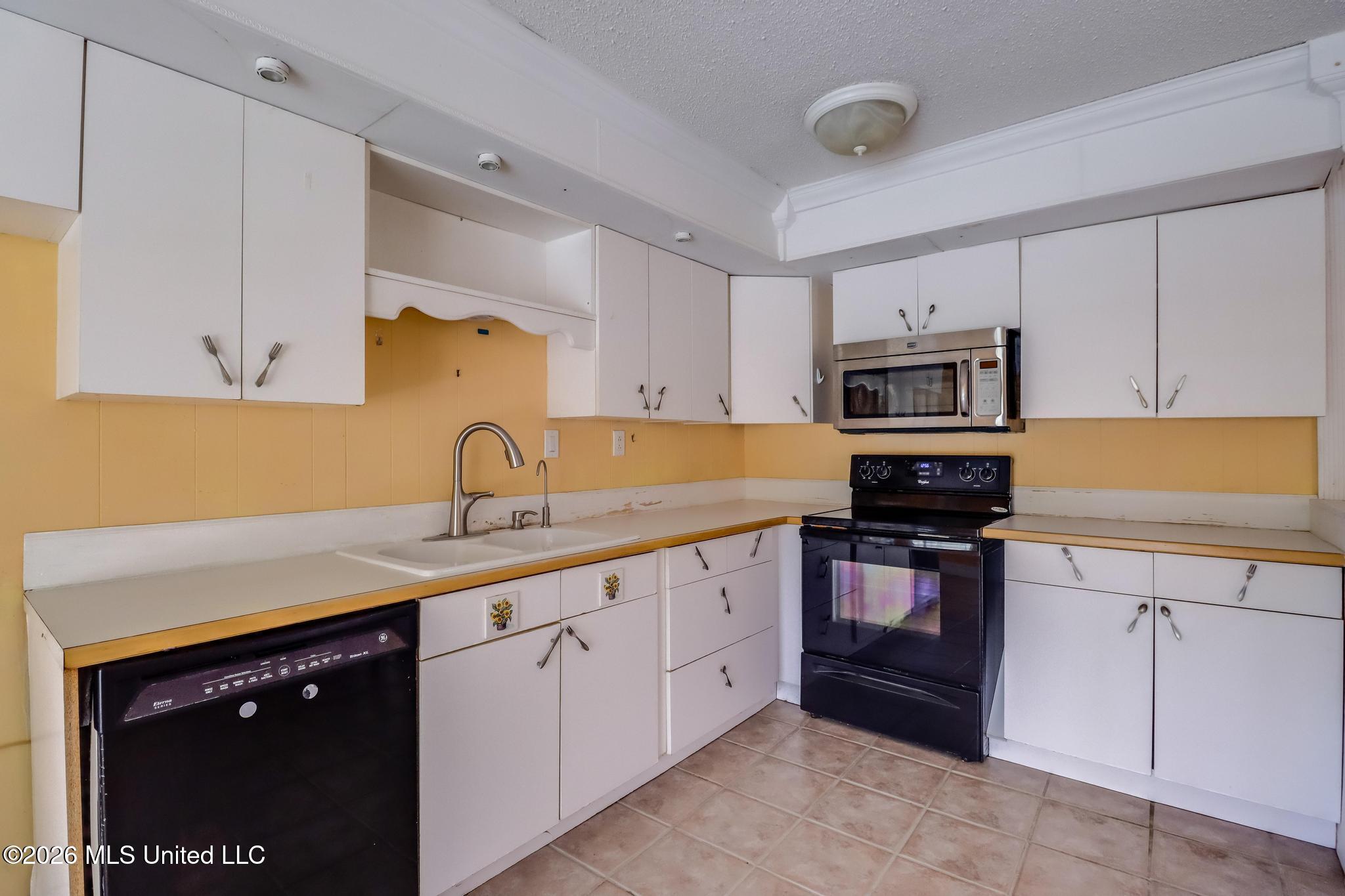 416 Howard Street Wiggins, MS 39577 - Photo 12 of 31 Kitchen