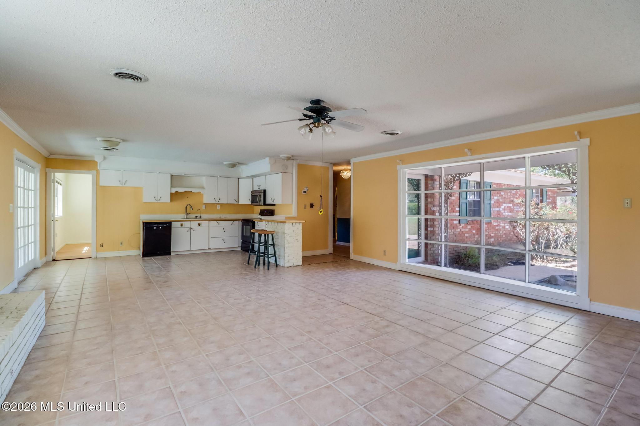 416 Howard Street Wiggins, MS 39577 - Photo 8 of 31 Open, Natural Lighting