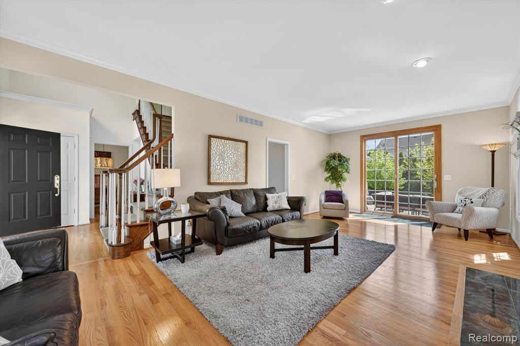 1112 Vernier Road Grosse Pointe, MI 48236 - Photo 8 of 39