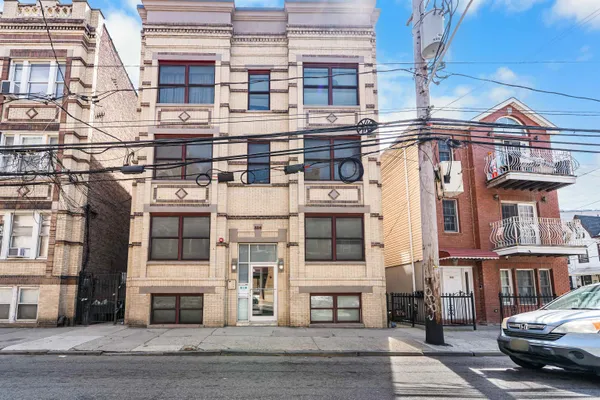 $2,200 | 324 Baldwin Avenue, Unit 1B, Jersey City, NJ 07306
