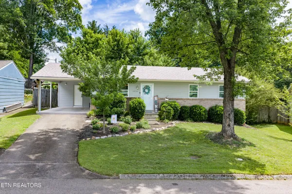 $359,900 | 4804 Purdue Drive Northwest, Knoxville, TN 37921