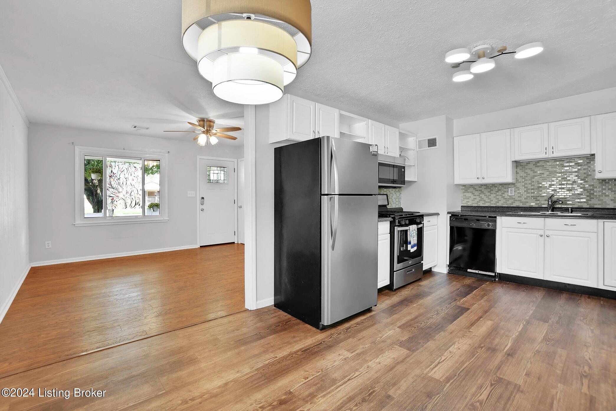 9112 New Maple Road Louisville, KY 40229 - Photo 7 of 25 DSC_9814D