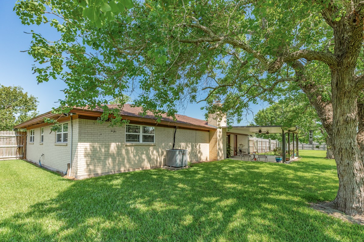 1412 Buchta Road Angleton, TX 77515 - Photo 9 of 48