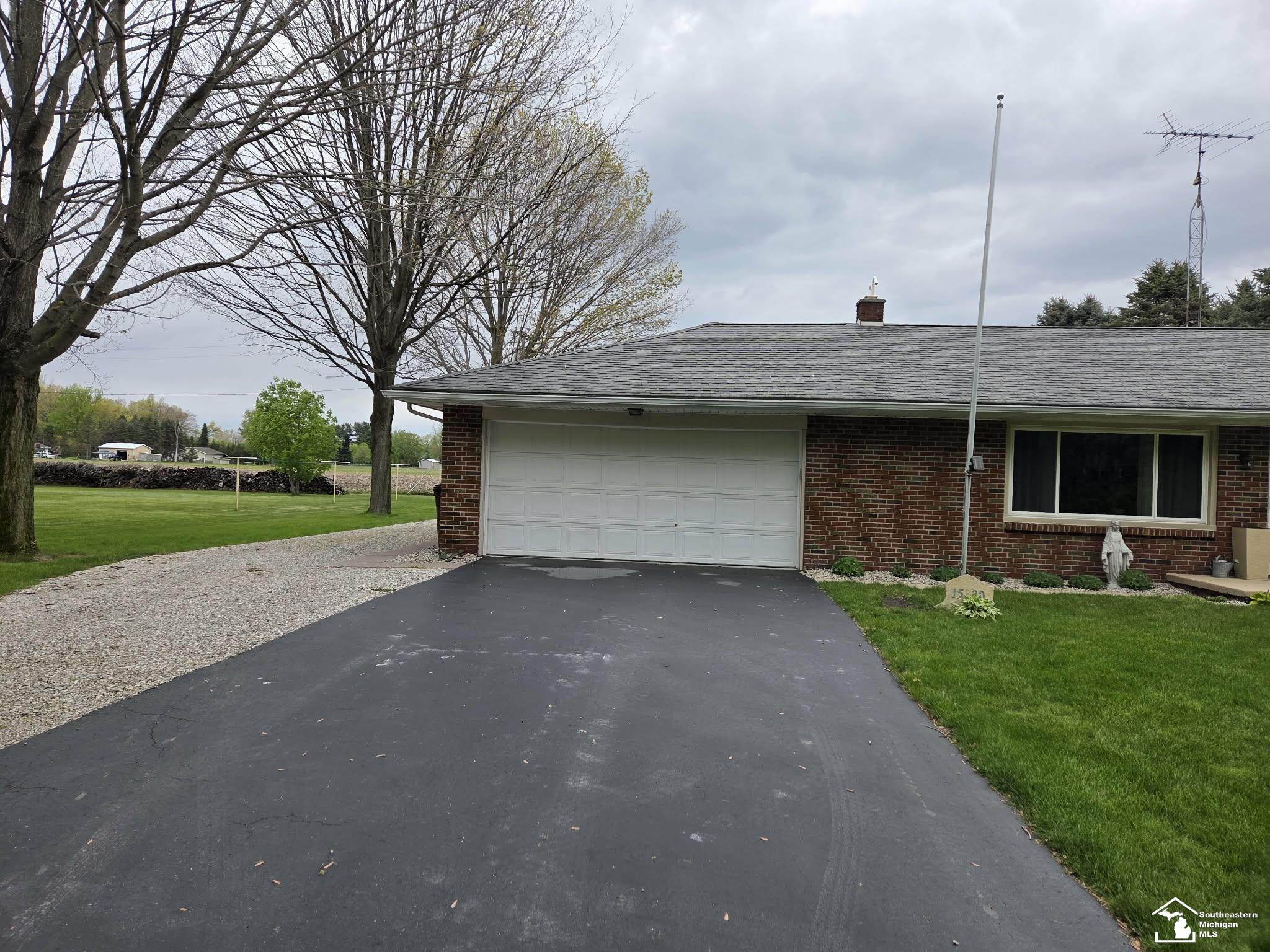 15830 Ida Center Road Petersburg, MI 49270 - Photo 2 of 24