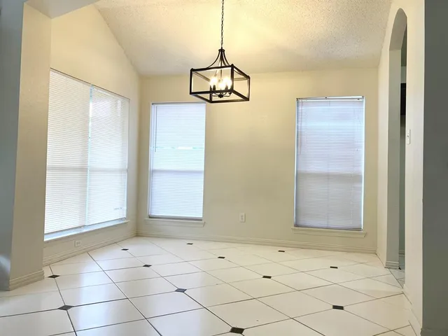 $2,100 | 6006 Team Court, Arlington, TX 76018