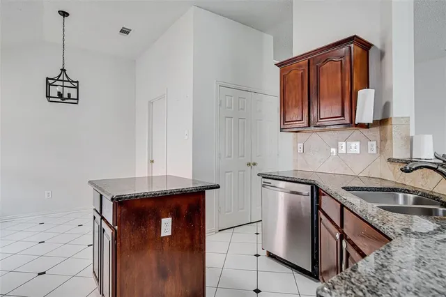 $2,100 | 6006 Team Court, Arlington, TX 76018