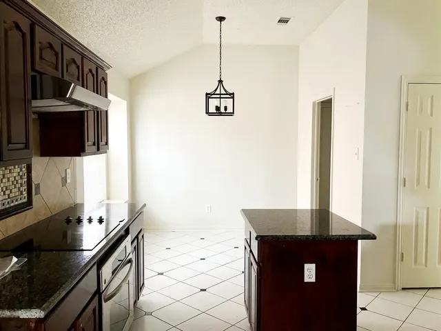 $2,100 | 6006 Team Court, Arlington, TX 76018