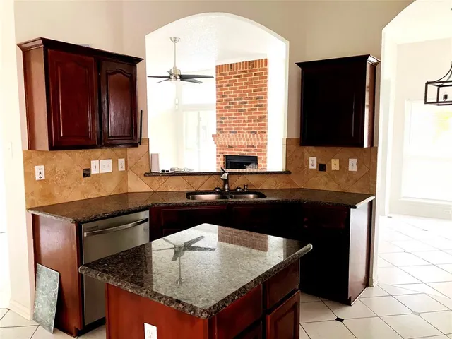 $2,100 | 6006 Team Court, Arlington, TX 76018