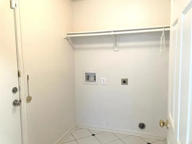 $2,100 | 6006 Team Court, Arlington, TX 76018