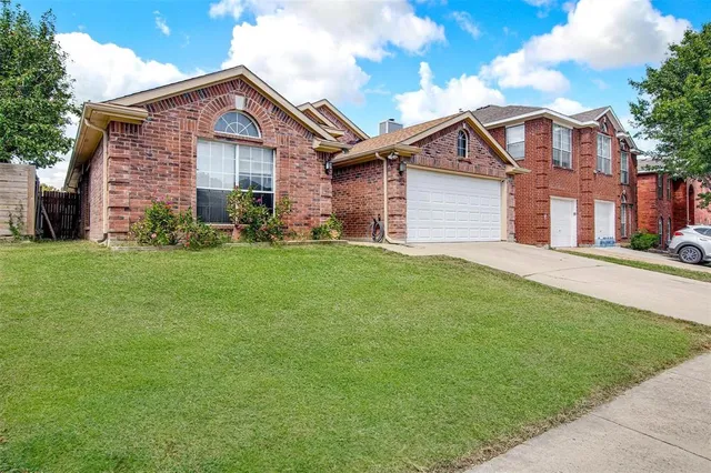 $2,100 | 6006 Team Court, Arlington, TX 76018