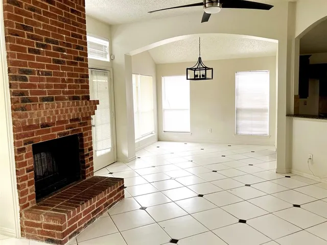 $2,100 | 6006 Team Court, Arlington, TX 76018