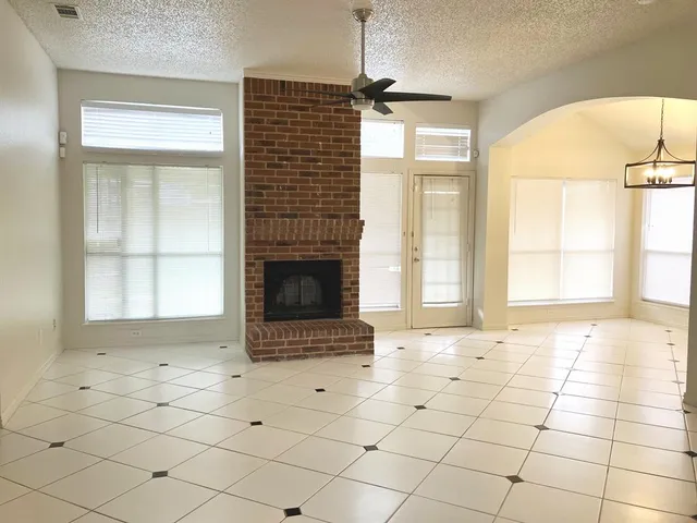 $2,100 | 6006 Team Court, Arlington, TX 76018