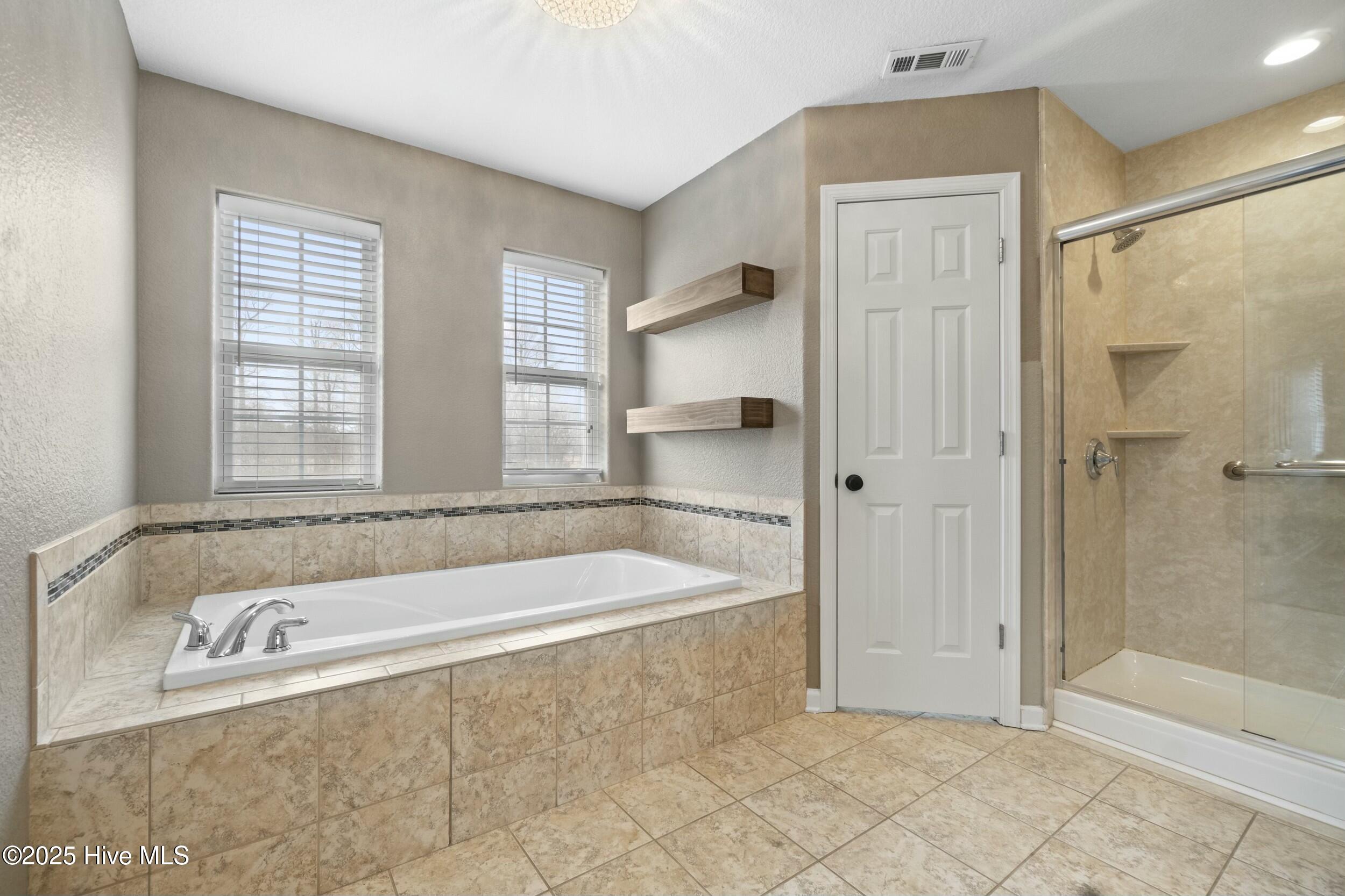 103 Green View Road Moyock, NC 27958 - Photo 16 of 38 Primary Bathroom