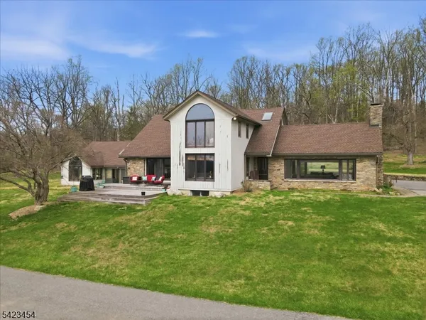 $999,000 | 3 Hillbrook Lane, Milford, NJ 08848
