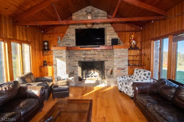 $999,000 | 3 Hillbrook Lane, Milford, NJ 08848