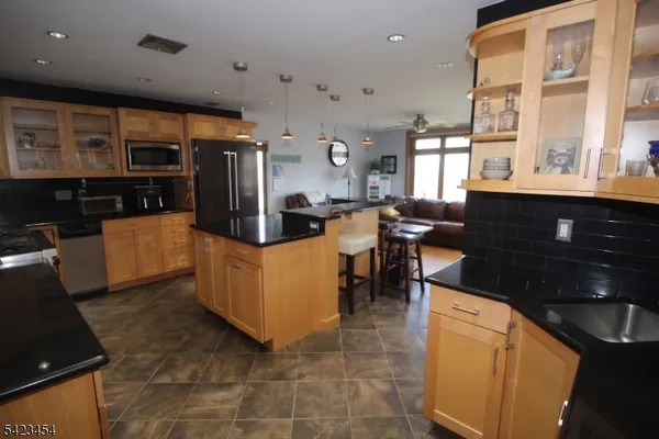 $999,000 | 3 Hillbrook Lane, Milford, NJ 08848