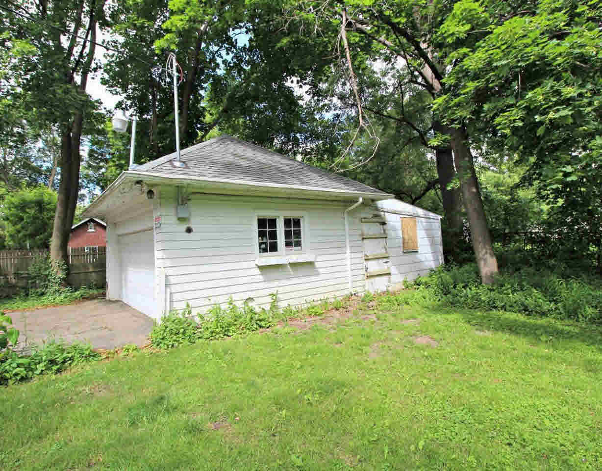 1952 Miller Road Flint, MI 48503 - Photo 14 of 15 21305630-13.JPG