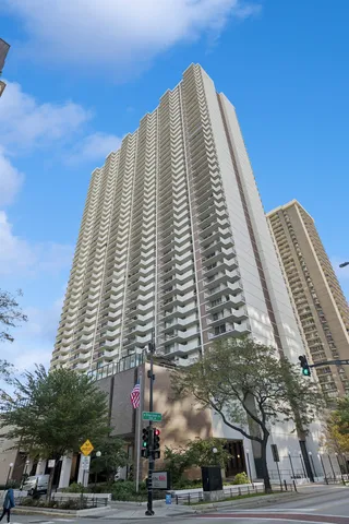 $384,500 | 6033 North Sheridan Road, Unit 36G, Chicago, IL 60660