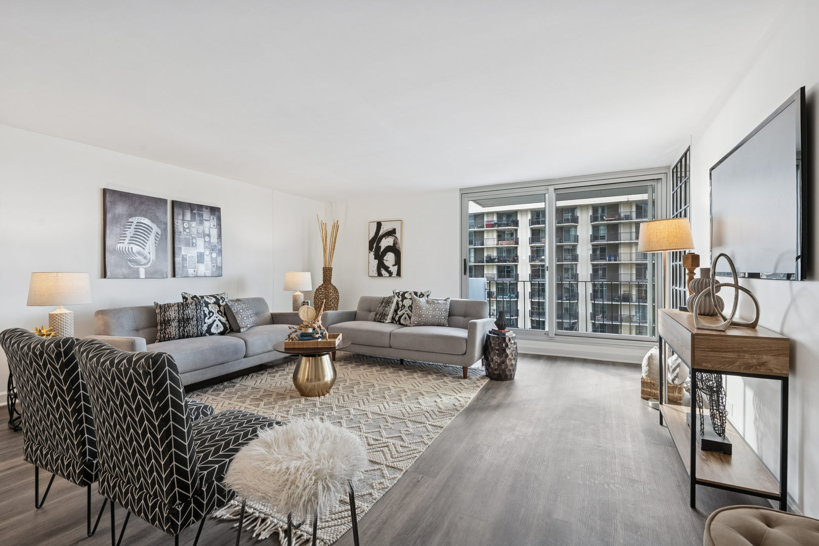 6033 North Sheridan Road, Unit 36G Chicago, IL 60660 - Photo 3 of 22