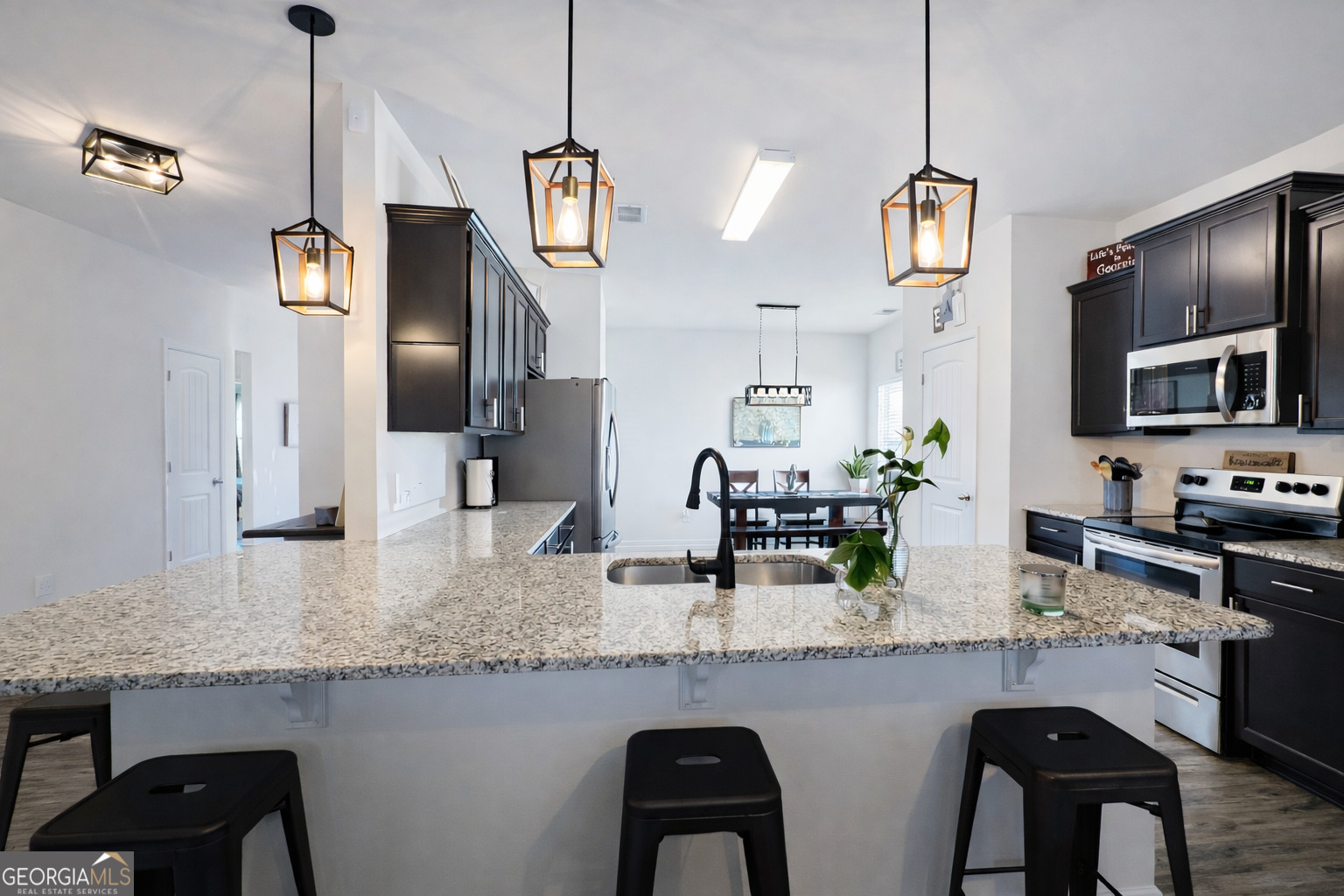 78 Willowrun Drive Rome, GA 30165 - Photo 4 of 35 a kitchen with granite countertop cabinets a sink stainless steel appliances and dining table