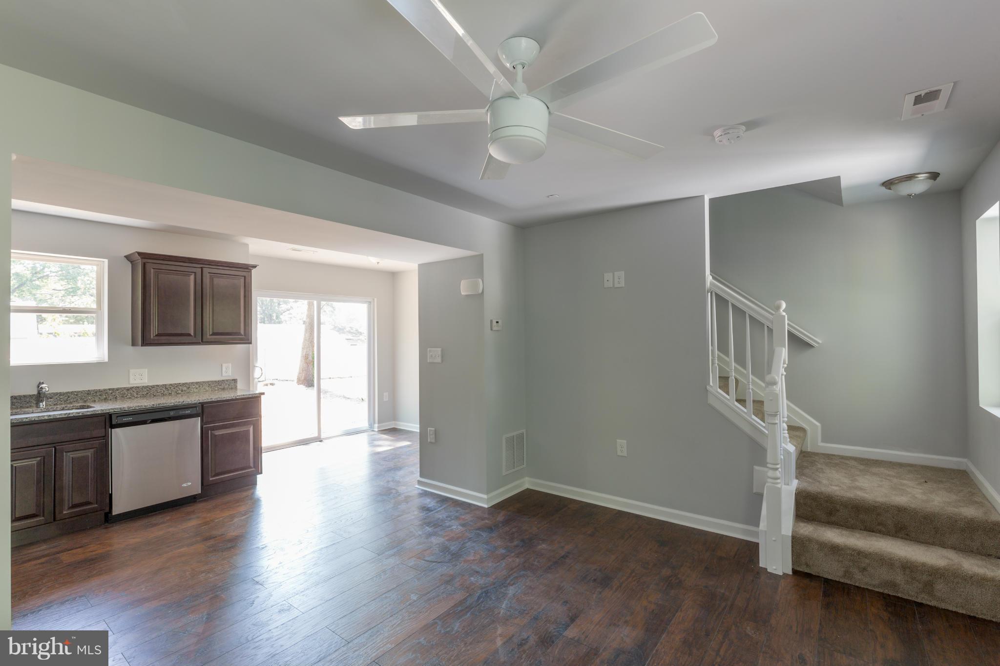 321 Magothy Beach Road Pasadena, MD 21122 - Photo 3 of 16 Family Room