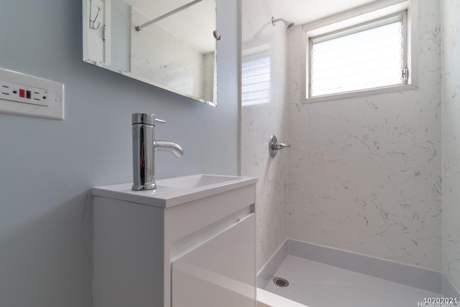 98-1038 Moanalua Road, Unit 1901 Aiea, HI 96701 - Photo 15 of 22 Second full bath in room with separate entrance to hallway.