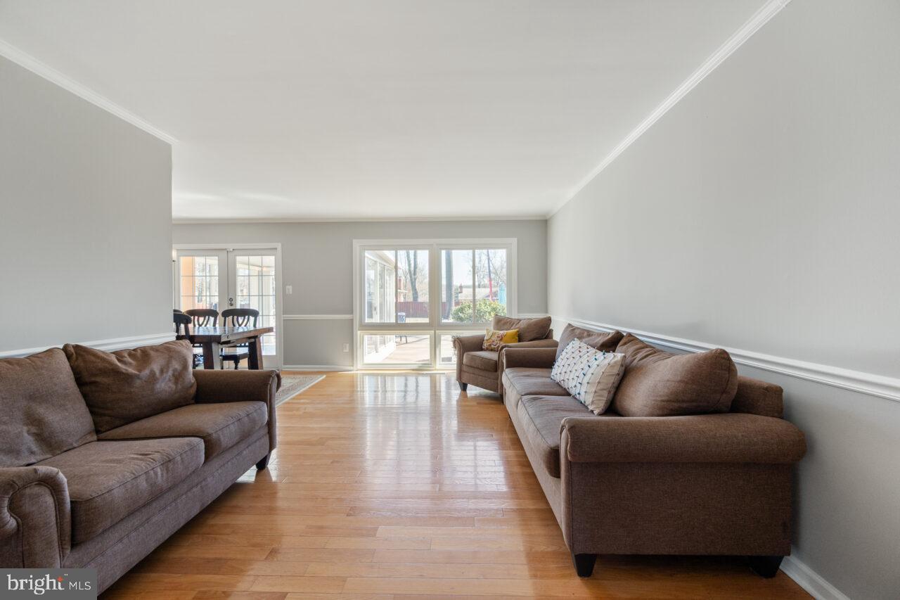 2405 Cedar Lane Vienna, VA 22180 - Photo 11 of 56