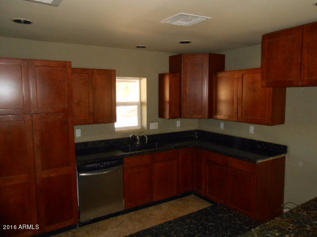 3634 West Wethersfield Road Phoenix, AZ 85029 - Photo 9 of 29 023-476479 Kitchen 3